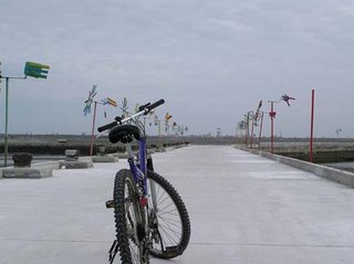 站長家騎腳踏車到風車碼頭只需要短短5分鐘，這已經成為我回澎湖時每天的休閒活動
