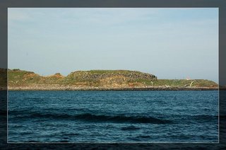 桶盤嶼四周的玄武岩海崖