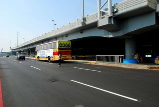 小港機場右手邊有公車及客運轉運站