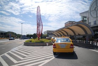 台南機場正在排隊的計程車