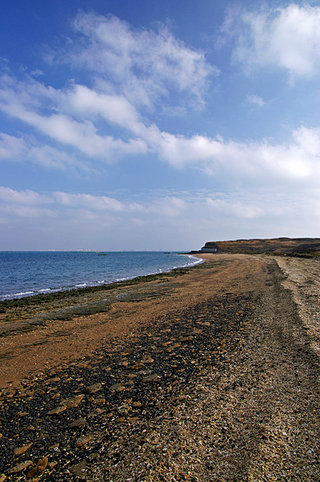 西嶼濱海公路滿佈沙灘和礫灘地形，這些海岸地形在退潮時更清晰可見