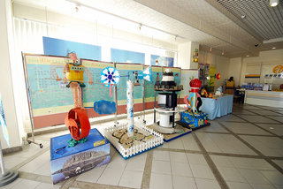 一樓大廳入口處展示澎湖各港口的燈塔與燈標模型