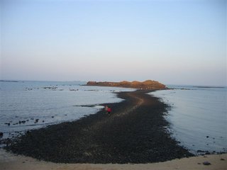 這樣像不像摩西出埃及紅海的步道