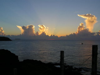 夕陽無線好！啊！這是日出啦！我太失敗了，把日出拍得跟夕陽一樣