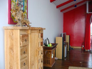 紅色浪漫小屋。作者:傑瑞兒