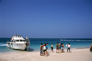 險礁嶼島上主要經營者名揚快艇