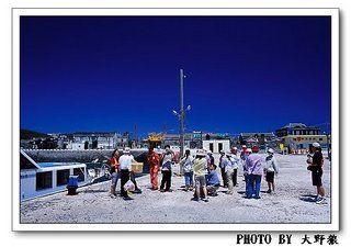 到達東吉碼頭海巡正在一一量體溫因為2003 SARS
