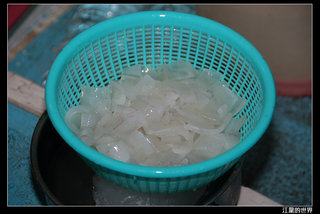 新來發夜釣小管-小鐵開始處理沙西米跟小管麵線
