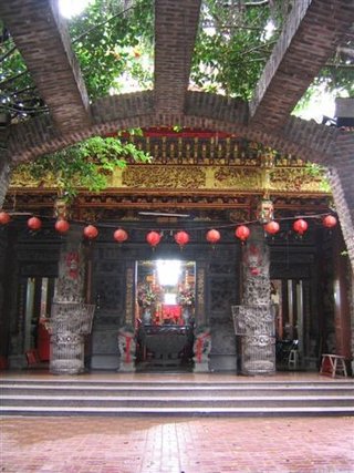 通梁保安宮，改建前的保安宮比現在改建後的廟宇感覺更有靈性，可惜澎湖人就是愛比賽蓋廟