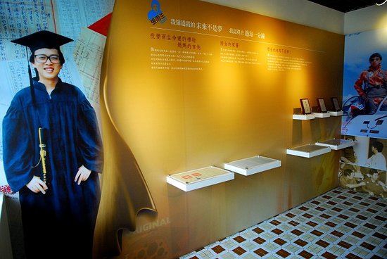 本室展覽雨生歷年得獎獎牌與獎狀