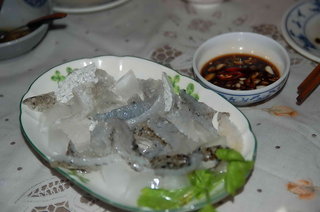 老五準備的海豚皮，很脆很好吃喔