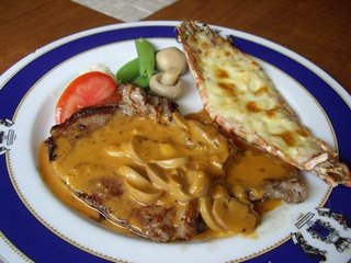 肋眼牛排與班節蝦的套餐主餐