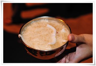 裡面的小管都是剛剛釣的，麵線也是獨有的澎湖麵線唷