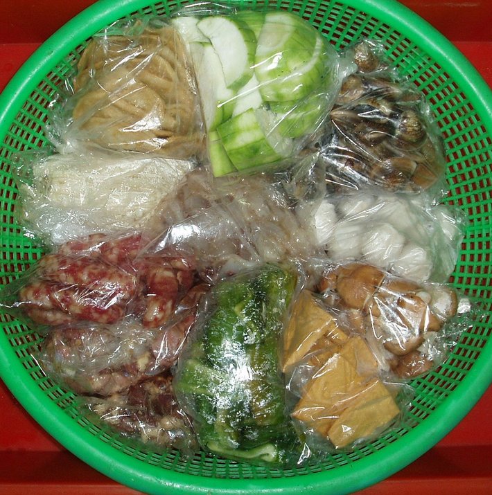 椒-雞腱 心-香腸-金針菇-甜不辣-菜瓜