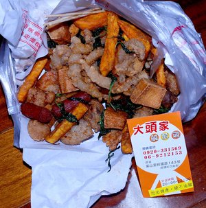 加上蒜頭下去炸的大頭加鹽酥雞