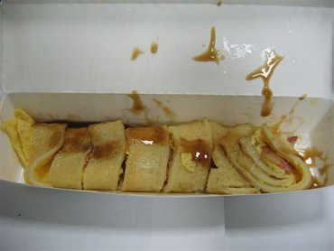 這些蛋餅皮都是現打現煎的，可不是冷凍蛋餅皮囉