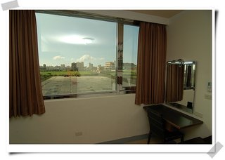 窗戶遠眺室外寬敞的第三漁港