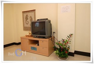 房間皆為套房設計，備有電視及衣櫃